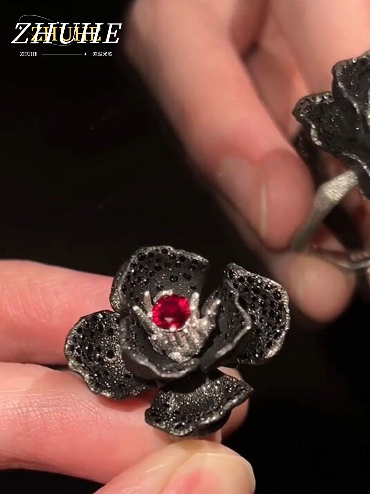 Women'S Victorian Accessories - Antique Dark Floral Red Central Gemstone