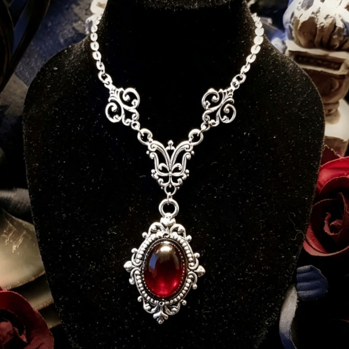 Vampire Cameo Necklace,Blood C - đánh giá và giá Women'S Victorian Accessories