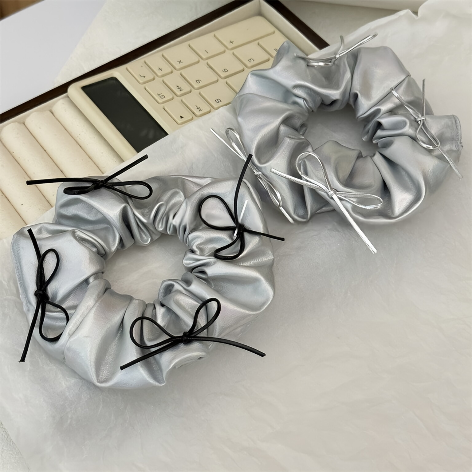 Silver Faux Leather Bow Oversi - đánh giá và giá Hair Tie Velvet