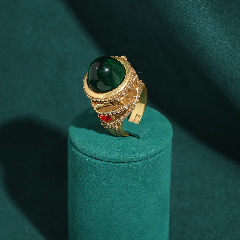 Vintage Green Crown Rings for  - đánh giá và giá Women'S Accessories Trends 2026